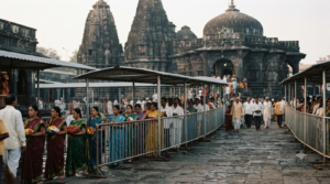 Kolhapur Mahalaxmi darshan booking guide with pilgrims in a regular temple queue